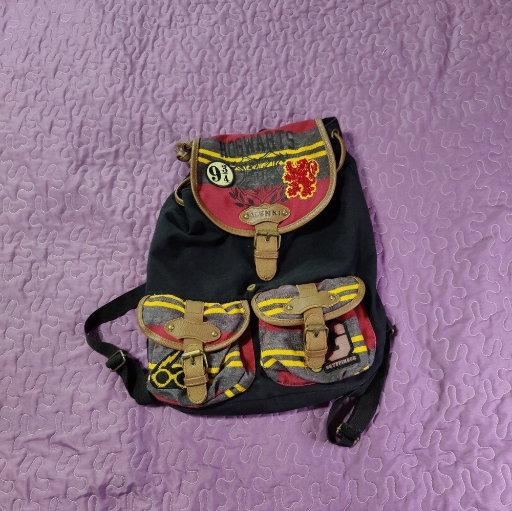 Harry Potter Hogwarts Gryffindor Drawstring Backpack - Picture 2 of 5